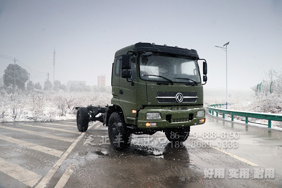 <strong>首款改装的四驱“水陆两栖”卡车底盘将面世！能在公路行驶，也能涉水行驶！</strong>