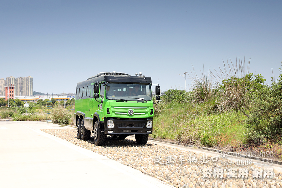<strong>恶劣路况的福音：东风6X6客车，25座210马力公交越野型客车上线</strong>
