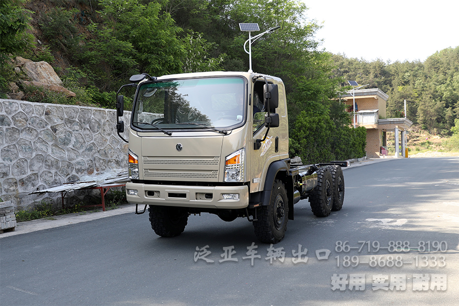 东风六驱新款平头2082越野卡车底盘_6*6 190马力越野车底盘