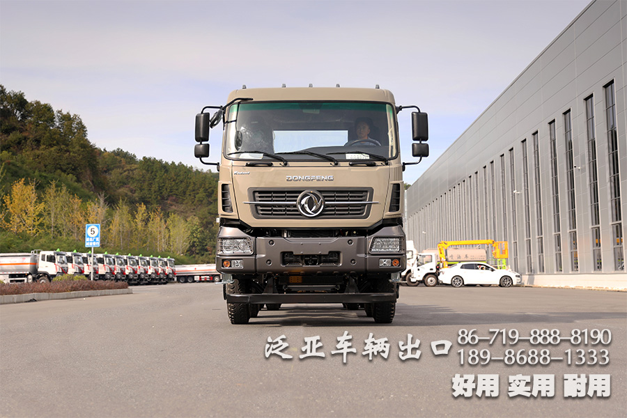 <strong>“移山倒海”的东风后八轮8x4平板运输车</strong>