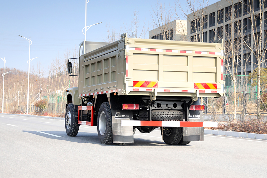 东风四驱，东风4x4，东风四驱尖头大玻璃越野卡车底盘，东风四驱底盘出口，东风底盘出口厂家